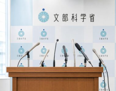 【現場視点】関芳弘文部科学大臣記者会見録（令和8年10月16日）をテーマにしたAI生成イメージ